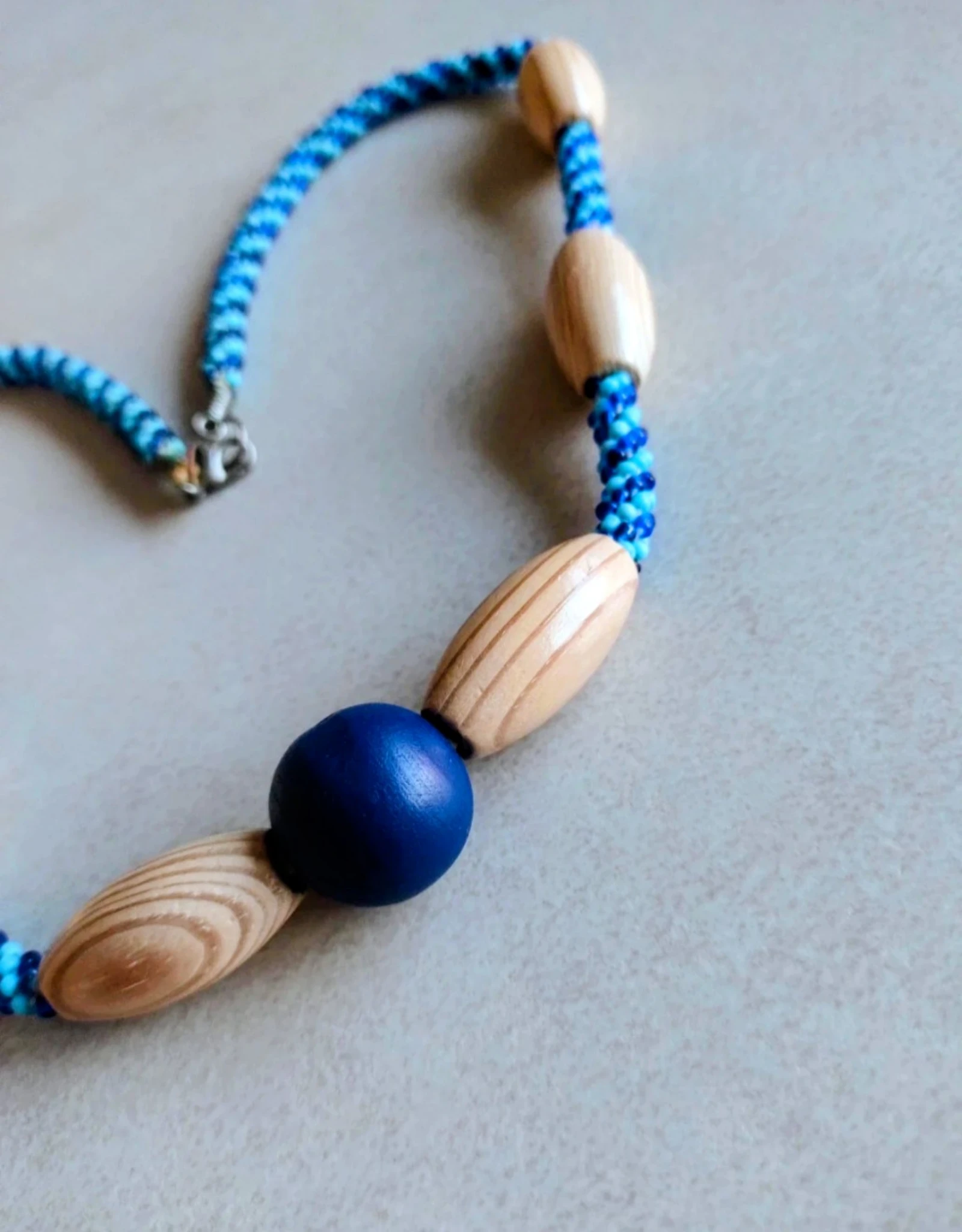 Blue chain small beads, wooden beads – photo 2